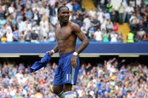 爱游戏平台-姆巴佩双线破防三连击，老鹰展翅欲飞天